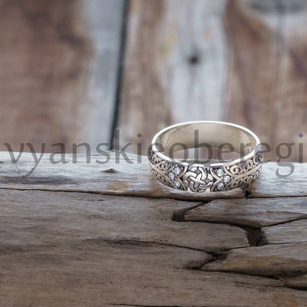 Кольцо с оберегом свадебник камень фианит. Мастерская Ярило