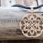 Валькирия Серебро Родимич. Золото 585 пробы. Вес примерно 10.7 гр. Диаметр 32 мм. Камни - фианиты. Цена примерно 30000р