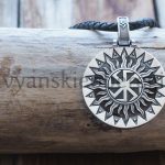 Коловрат Оберег "Коловрат". С другой стороны Звезда Руси. Серебро 925 пробы. 30 мм. Вес примерно 13-14 гр. Цена 3000р