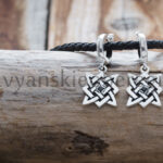 Звезда Руси Серьги Звезда Руси. Черный агат. Серебро 925 пробы. 30 мм вместе с застежкой. Вес примерно 5-6 гр. Цена 1900р.